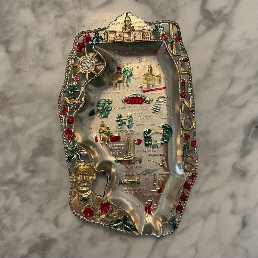 Vintage Illinois Souvenir Tin Ashtray